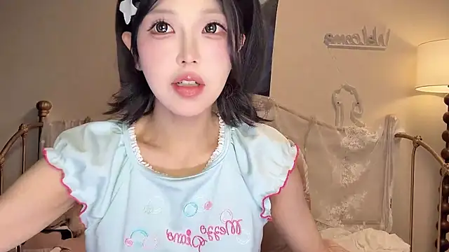 Snapshot of kiraa-0051 chatting on November 12, 2025, 3:49 pm kiraa-0051 online show from November 12, 2025, 3:49 pm