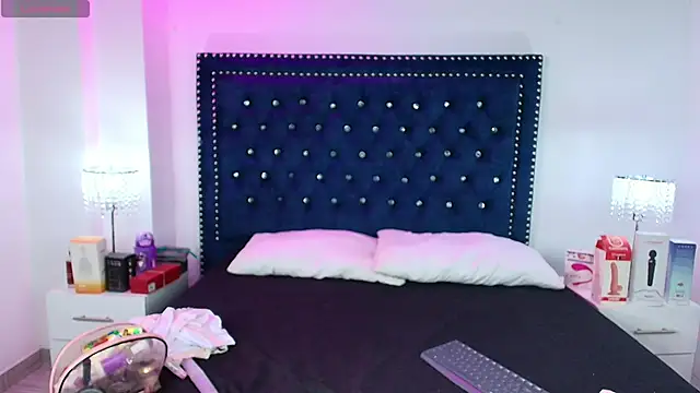 Snapshot of Antonella_wild chatting on November 18, 2025, 3:43 am Antonella wild online show from November 18, 2025, 3:43 am