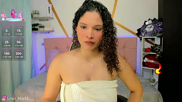 Snapshot of Luna_blackk chatting on February 7, 2026, 9:01 pm Luna blackk online show from February 7, 2026, 9:01 pm