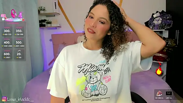 Snapshot of Luna_blackk chatting on February 3, 2026, 10:15 pm Luna blackk online show from February 3, 2026, 10:15 pm