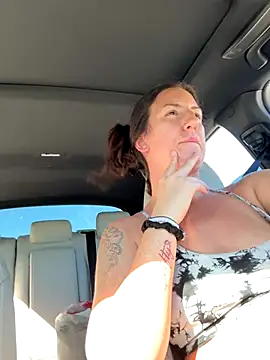 sweetsirenn online show from October 31, 2025, 2:57 pm