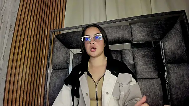 Cherry  Hot online show from November 30, 2025, 10:43 pm