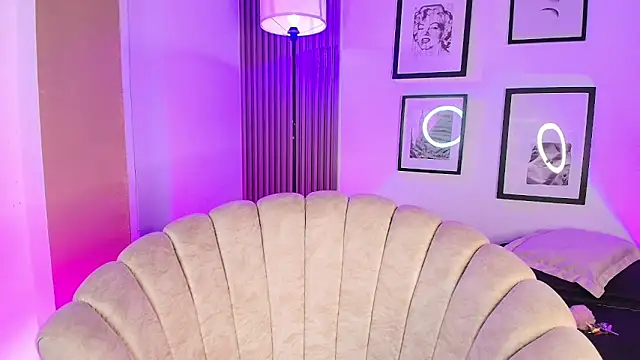 ashlycarteer online show from April 17, 2026, 1:08 am