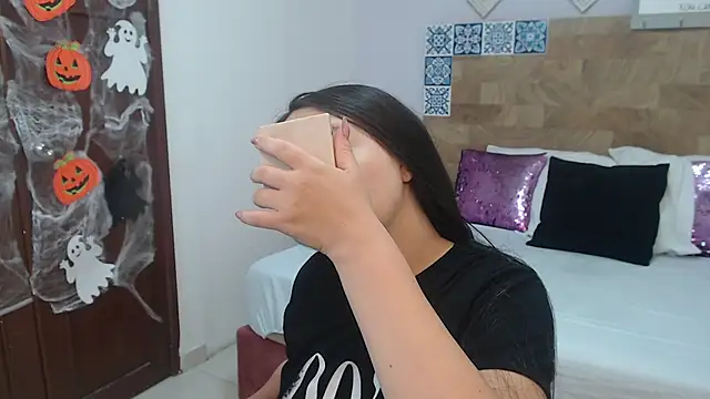 Snapshot of ScarletLevis chatting on October 18, 2025, 10:17 am ScarletLevis online show from October 18, 2025, 10:17 am