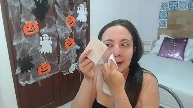 Snapshot of ScarletLevis chatting on October 17, 2025, 10:07 am ScarletLevis online show from October 17, 2025, 10:07 am