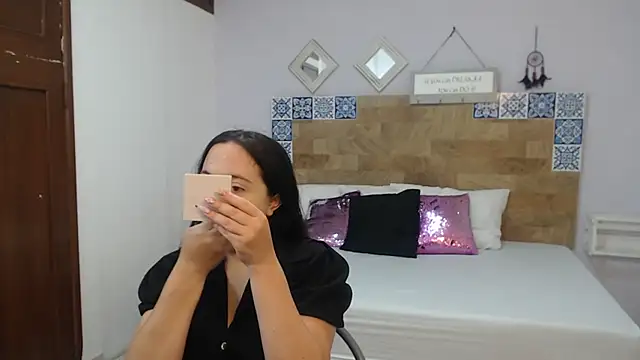 Snapshot of ScarletLevis chatting on September 29, 2025, 1:17 pm ScarletLevis online show from September 29, 2025, 1:17 pm