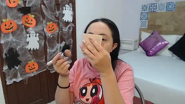 Snapshot of ScarletLevis chatting on October 15, 2025, 10:01 am ScarletLevis online show from October 15, 2025, 10:01 am