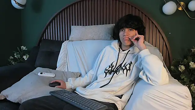 Diamond twink online show from July 24, 2026, 7:15 am