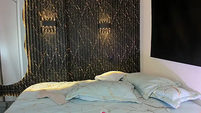 ZOETTAYLOR online show from November 5, 2025, 8:34 pm