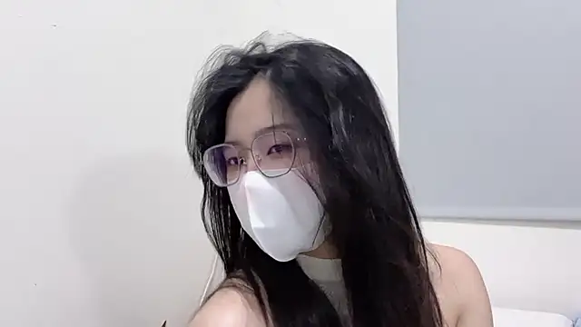 Snapshot of LHeart chatting on November 17, 2025, 2:10 pm LHeart online show from November 17, 2025, 2:10 pm