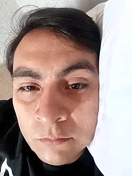 Snapshot of Ravenvodka chatting on September 23, 2025, 4:47 pm Ravenvodka online show from September 23, 2025, 4:47 pm