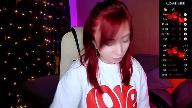 Snapshot of deboramoore chatting on December 15, 2025, 2:17 am deboramoore online show from December 15, 2025, 2:17 am