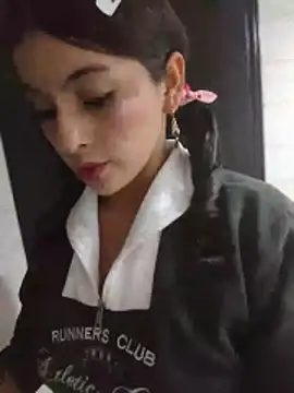 Fox Roxxan online show from April 17, 2026, 2:25 am