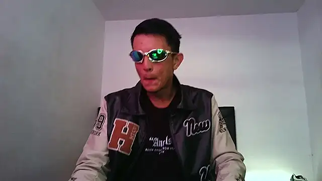 Snapshot of andrewcoopper1 chatting on February 5, 2026, 1:18 pm andrewcoopper1 online show from February 5, 2026, 1:18 pm