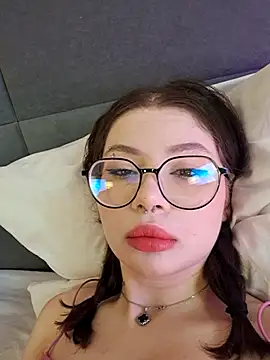 Snapshot of RianaRey chatting on May 8, 2026, 6:28 am RianaRey online show from May 8, 2026, 6:28 am