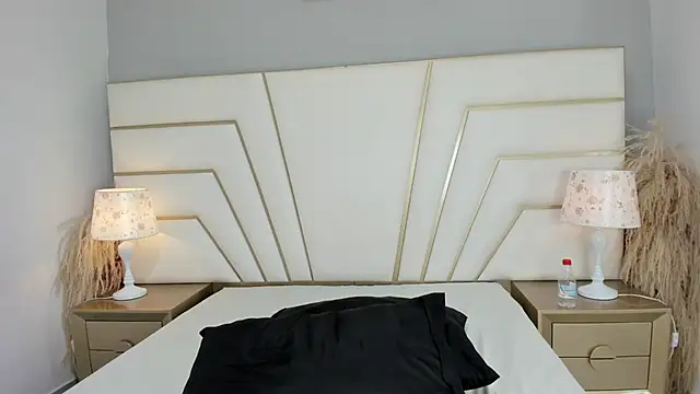 Lucianaa Collins online show from December 3, 2025, 12:37 pm