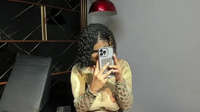 HannyThompson online show from November 14, 2025, 12:42 pm