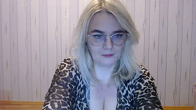 Snapshot of EleanoraDream chatting on November 18, 2025, 2:53 pm EleanoraDream online show from November 18, 2025, 2:53 pm