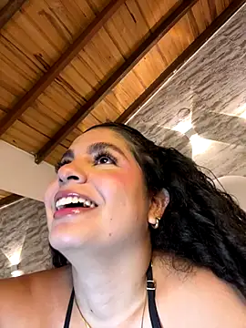 Snapshot of Yassy_vazquez chatting on November 21, 2025, 7:35 pm Yassy vazquez online show from November 21, 2025, 7:35 pm