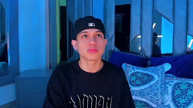 Snapshot of Sebax_Young chatting on September 19, 2025, 8:02 pm Sebax Young online show from September 19, 2025, 8:02 pm