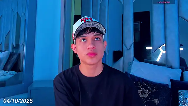 Snapshot of Sebax_Young chatting on October 4, 2025, 8:43 pm Sebax Young online show from October 4, 2025, 8:43 pm