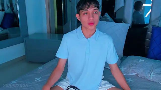 Snapshot of Sebax_Young chatting on September 25, 2025, 7:53 pm Sebax Young online show from September 25, 2025, 7:53 pm