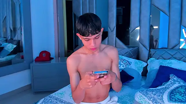 Snapshot of Sebax_Young chatting on September 18, 2025, 8:12 pm Sebax Young online show from September 18, 2025, 8:12 pm