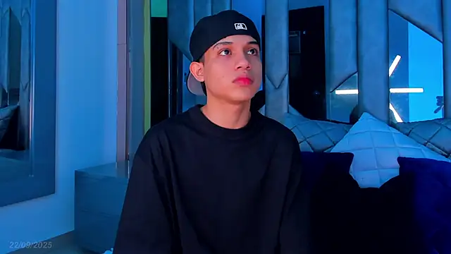 Snapshot of Sebax_Young chatting on September 23, 2025, 4:30 am Sebax Young online show from September 23, 2025, 4:30 am