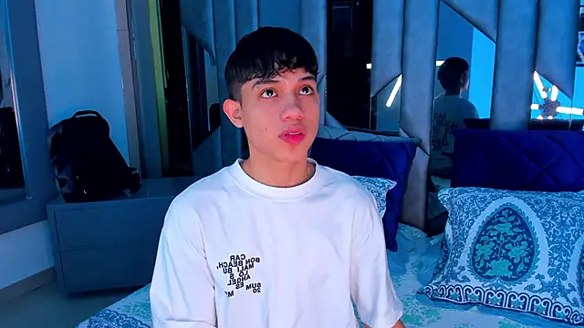 Snapshot of Sebax_Young chatting on September 21, 2025, 8:03 pm Sebax Young online show from September 21, 2025, 8:03 pm