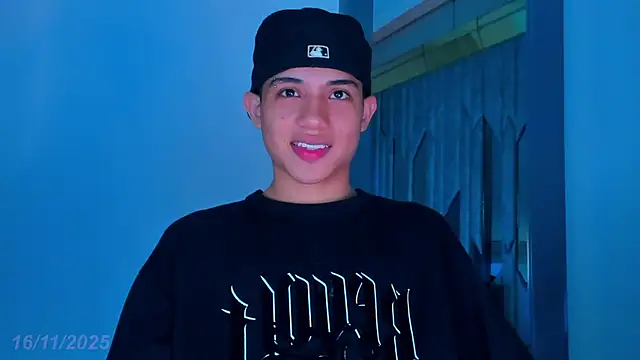 Snapshot of Sebax_Young chatting on November 16, 2025, 8:24 pm Sebax Young online show from November 16, 2025, 8:24 pm