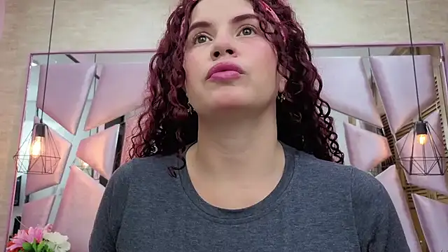 ThaliaCross online show from April 17, 2026, 7:49 pm