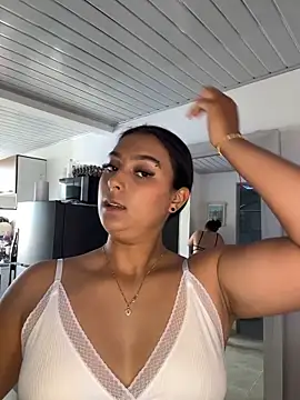 nicolexxaleja online show from March 19, 2026, 9:48 pm