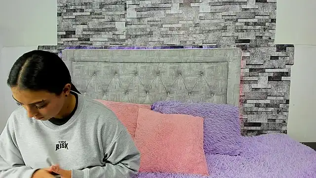 nicolexxaleja online show from November 6, 2025, 9:41 pm