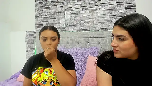 nicolexxaleja online show from November 22, 2025, 9:46 pm