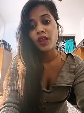 cute radhikaa online show from October 23, 2025, 6:06 pm