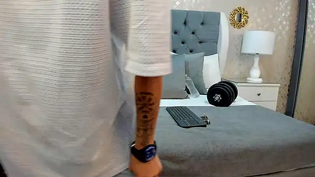 Snapshot of ZoeKrug chatting on September 22, 2025, 12:22 pm ZoeKrug online show from September 22, 2025, 12:22 pm