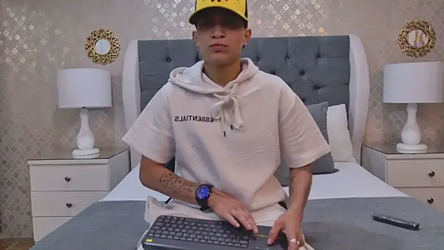 Snapshot of ZoeKrug chatting on November 6, 2025, 11:36 am ZoeKrug online show from November 6, 2025, 11:36 am