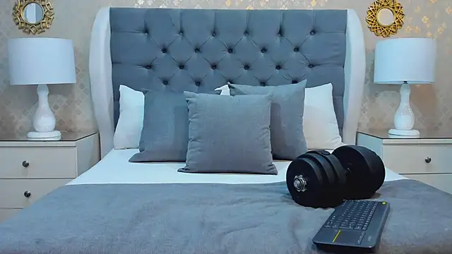 Snapshot of ZoeKrug chatting on October 18, 2025, 11:56 am ZoeKrug online show from October 18, 2025, 11:56 am