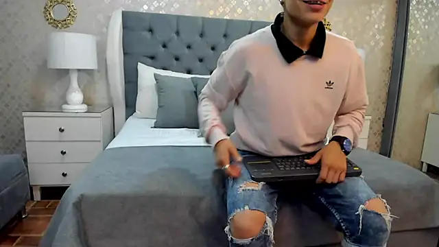 Snapshot of ZoeKrug chatting on September 20, 2025, 11:59 am ZoeKrug online show from September 20, 2025, 11:59 am