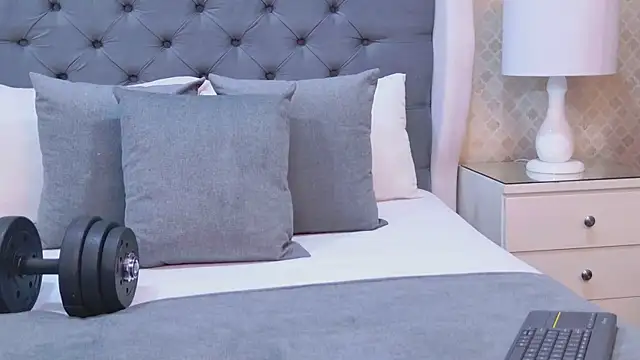 Snapshot of ZoeKrug chatting on November 7, 2025, 11:48 am ZoeKrug online show from November 7, 2025, 11:48 am