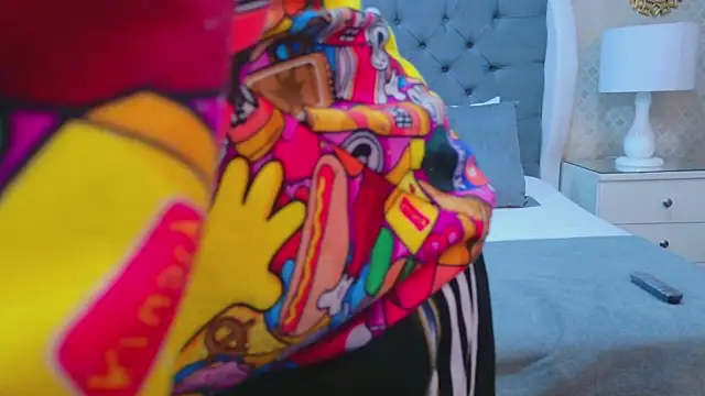 Snapshot of ZoeKrug chatting on November 4, 2025, 12:31 pm ZoeKrug online show from November 4, 2025, 12:31 pm