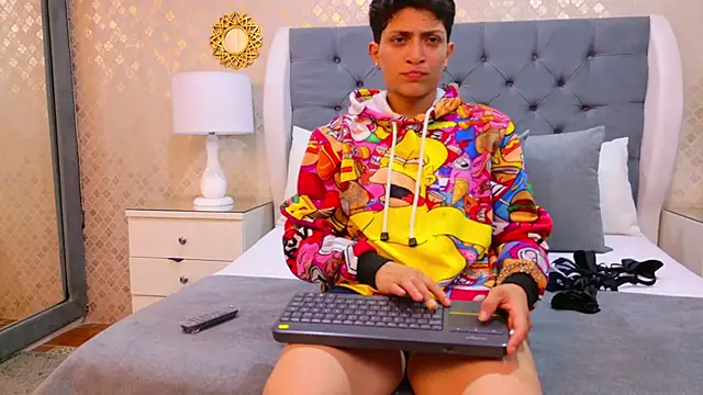 Snapshot of ZoeKrug chatting on October 7, 2025, 3:51 am ZoeKrug online show from October 7, 2025, 3:51 am