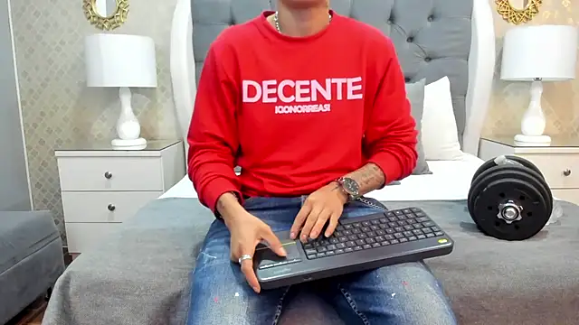 Snapshot of ZoeKrug chatting on September 28, 2025, 1:40 pm ZoeKrug online show from September 28, 2025, 1:40 pm