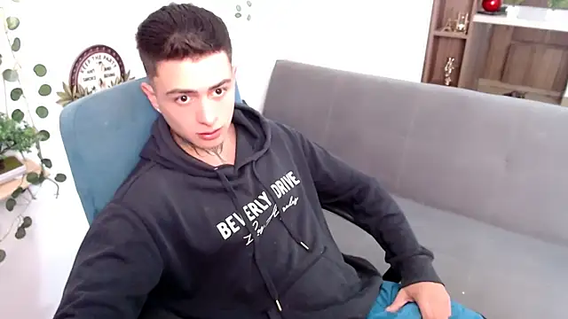 Snapshot of santii_ss chatting on March 18, 2026, 2:52 pm santii ss online show from March 18, 2026, 2:52 pm