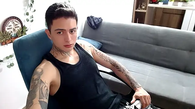 Snapshot of santii_ss chatting on April 5, 2026, 2:40 am santii ss online show from April 5, 2026, 2:40 am