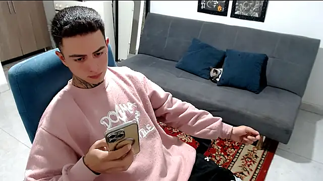 Snapshot of santii_ss chatting on December 22, 2025, 12:55 am santii ss online show from December 22, 2025, 12:55 am