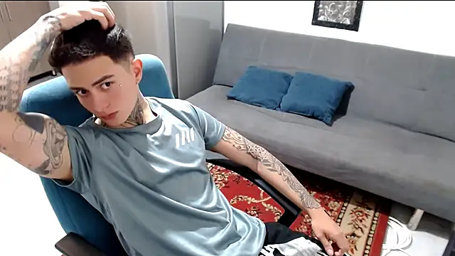 Snapshot of santii_ss chatting on January 18, 2026, 3:59 pm santii ss online show from January 18, 2026, 3:59 pm