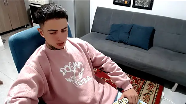 Snapshot of santii_ss chatting on January 6, 2026, 12:47 am santii ss online show from January 6, 2026, 12:47 am