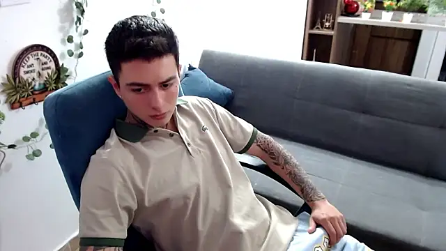 Snapshot of santii_ss chatting on April 6, 2026, 4:52 pm santii ss online show from April 6, 2026, 4:52 pm