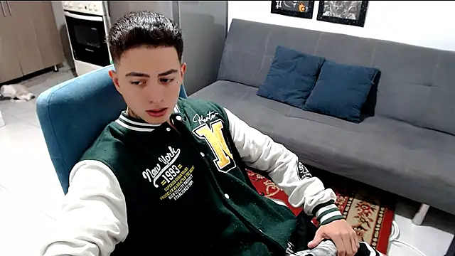 Snapshot of santii_ss chatting on January 11, 2026, 1:07 pm santii ss online show from January 11, 2026, 1:07 pm